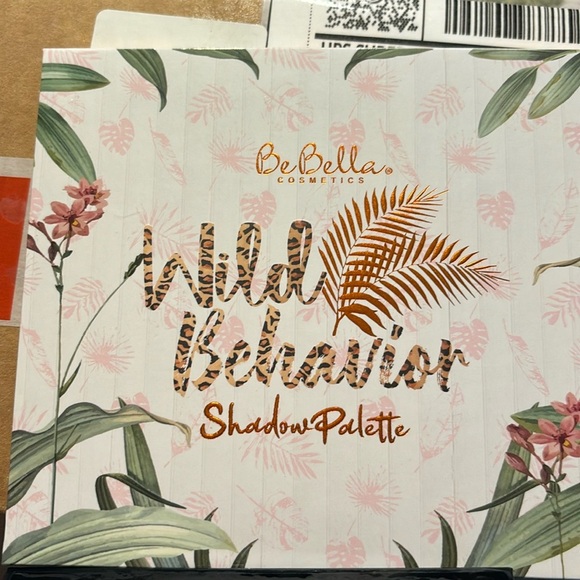 Be Bella Cosmetics Wild Behavior 20 Shade Eyeshadow Palette NWT - Picture 1 of 2